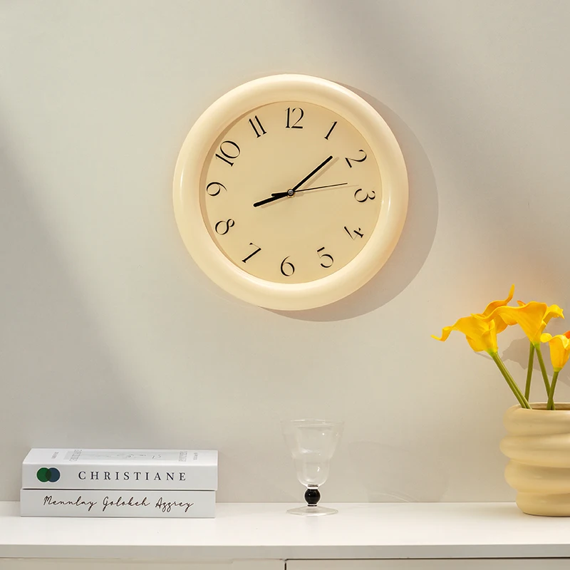 Japanese Minimalist Lifestyle - Horloge murale ronde et dodue de